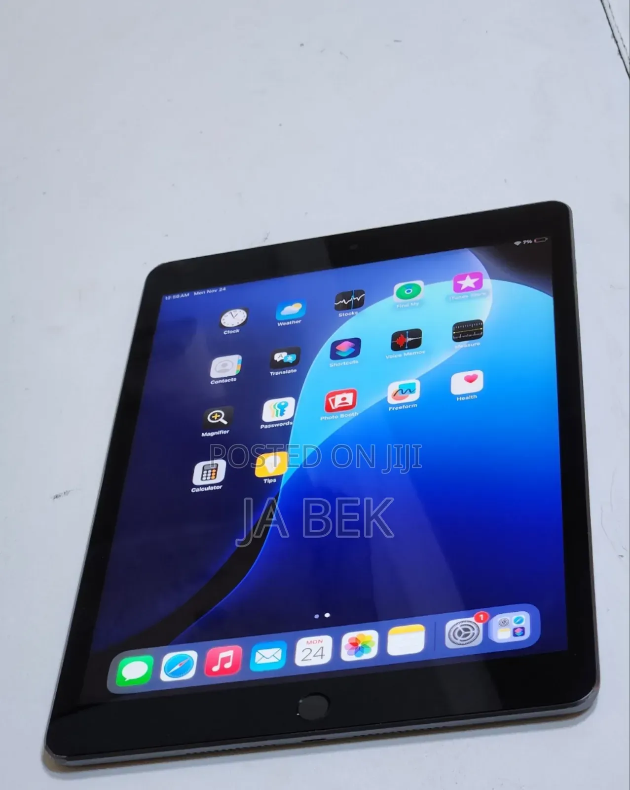 New Apple iPad 9.7 64 GB Black