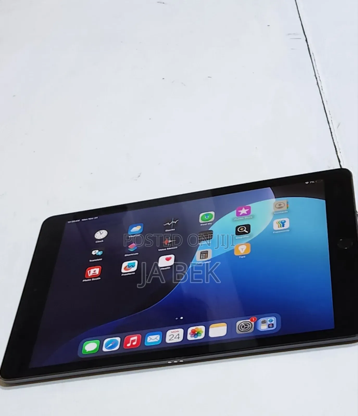 New Apple iPad 9.7 64 GB Black