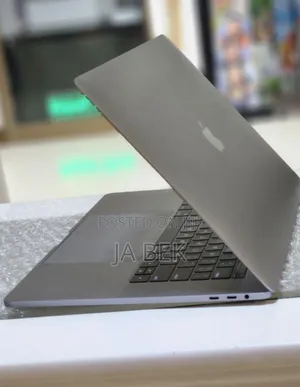 New Laptop Apple MacBook Pro 2017 16GB Intel Core I7 SSD 512GB