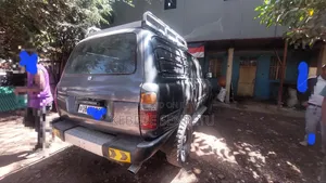 Photo - Toyota Land Cruiser HDJ 100 1998 Gray