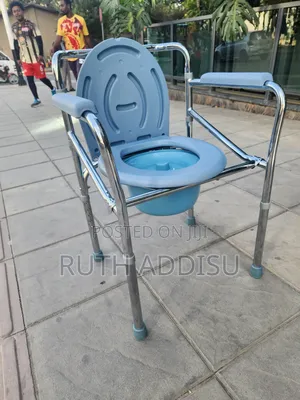 Photo - Commode Chair朱槿toilet Chair奢求brand New Commode Chair蝨弓commode Chair