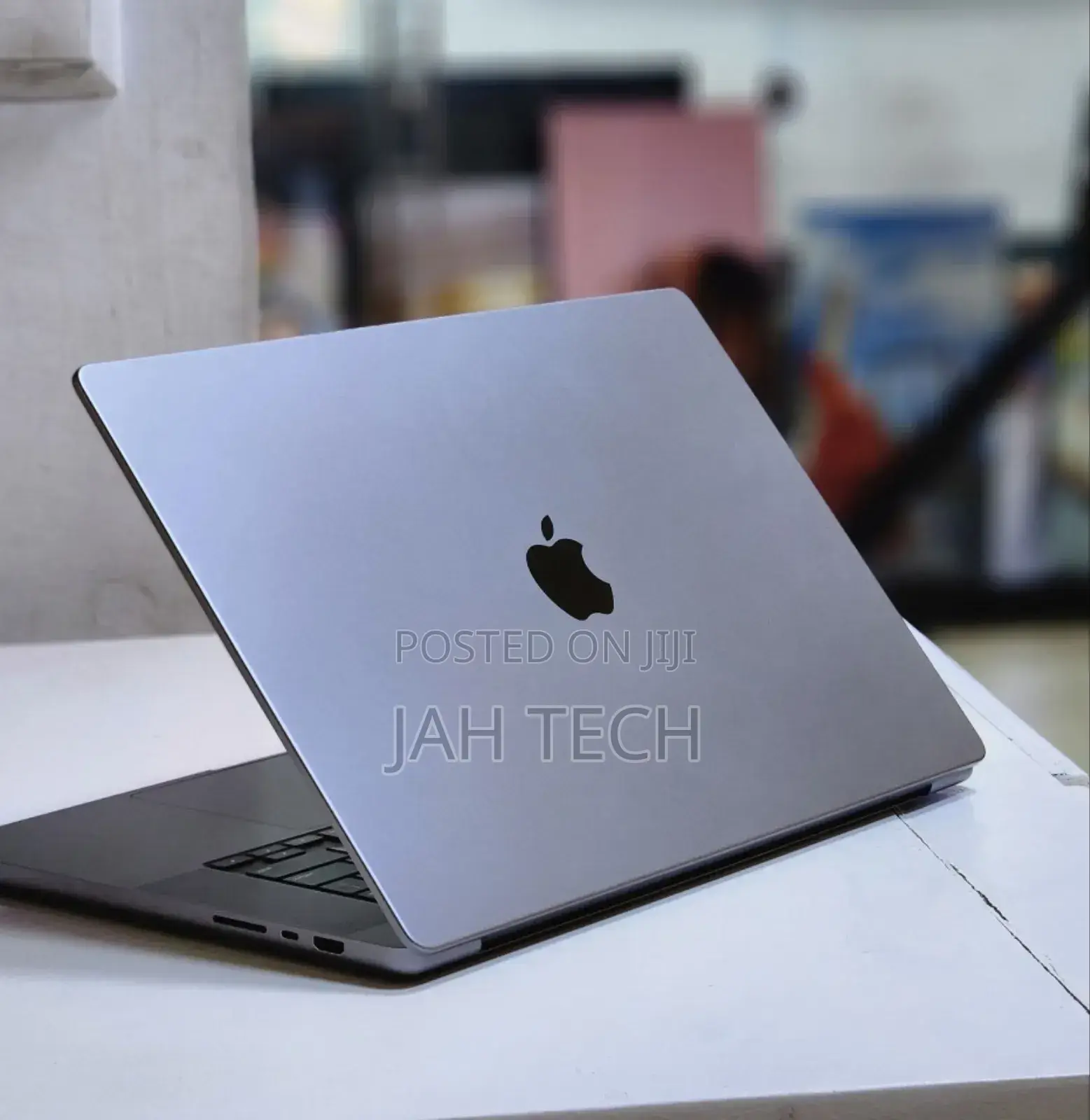 New Laptop Apple MacBook Pro M1 32GB Apple M1 Max SSD 512GB