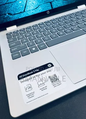 New Laptop HP OmniBook 5 Flip 16GB Intel Core I7 SSD 512GB