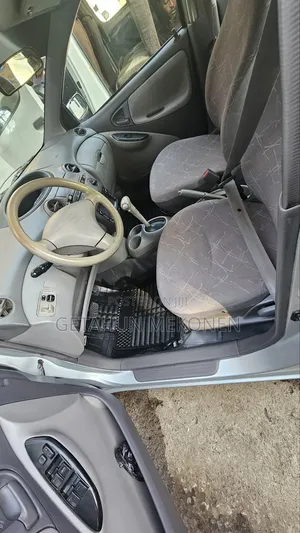 Toyota Platz 2001 Silver