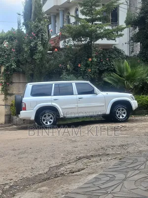 Nissan Patrol 2001 White