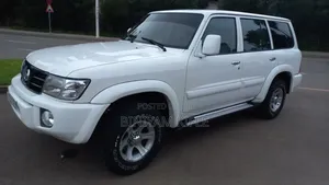 Nissan Patrol 2001 White
