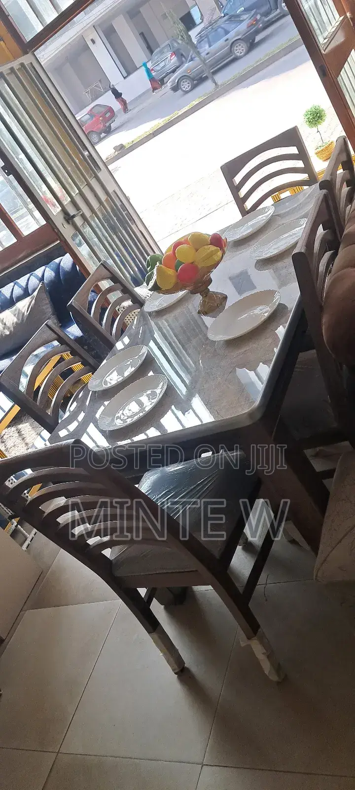 ምርጥ ምርጥ Dining Table