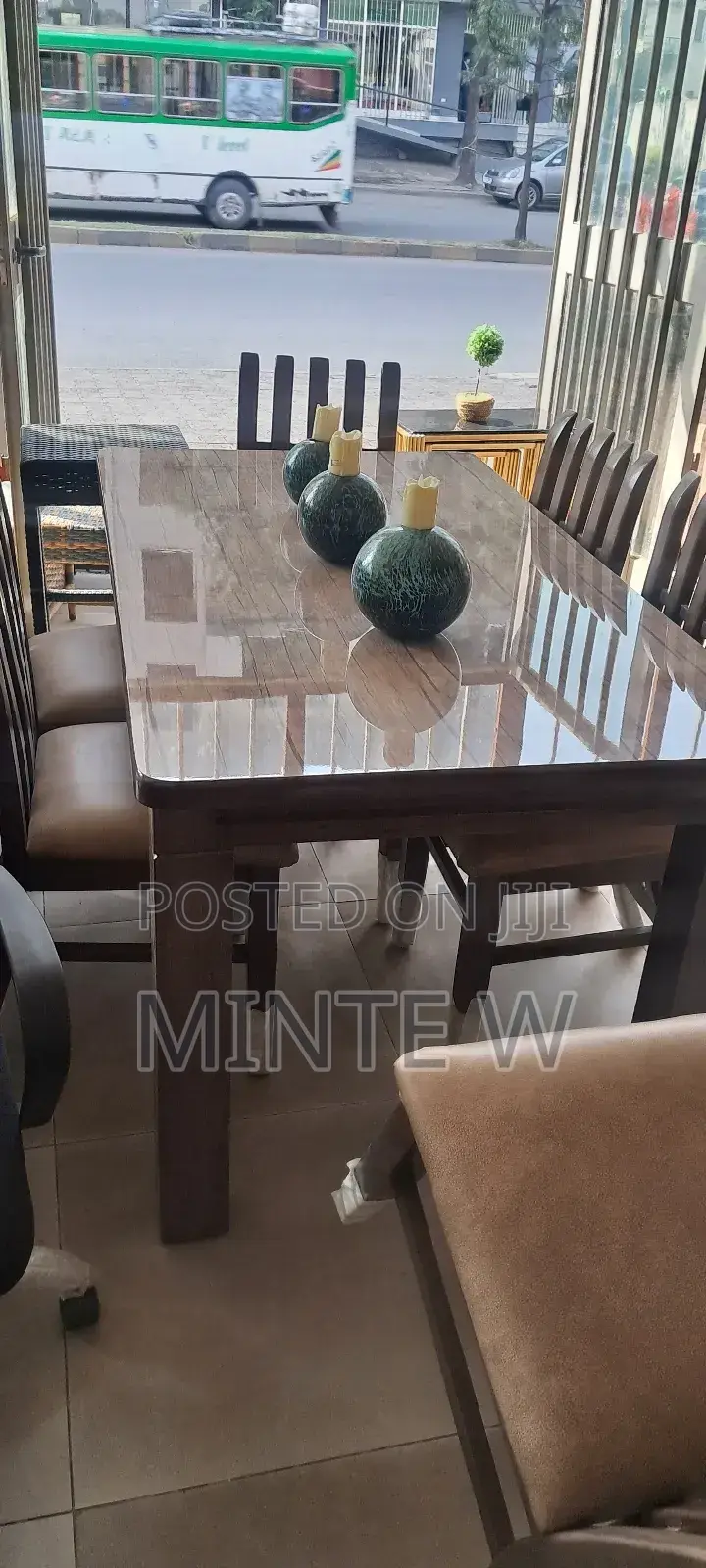 ምርጥ ምርጥ Dining Table