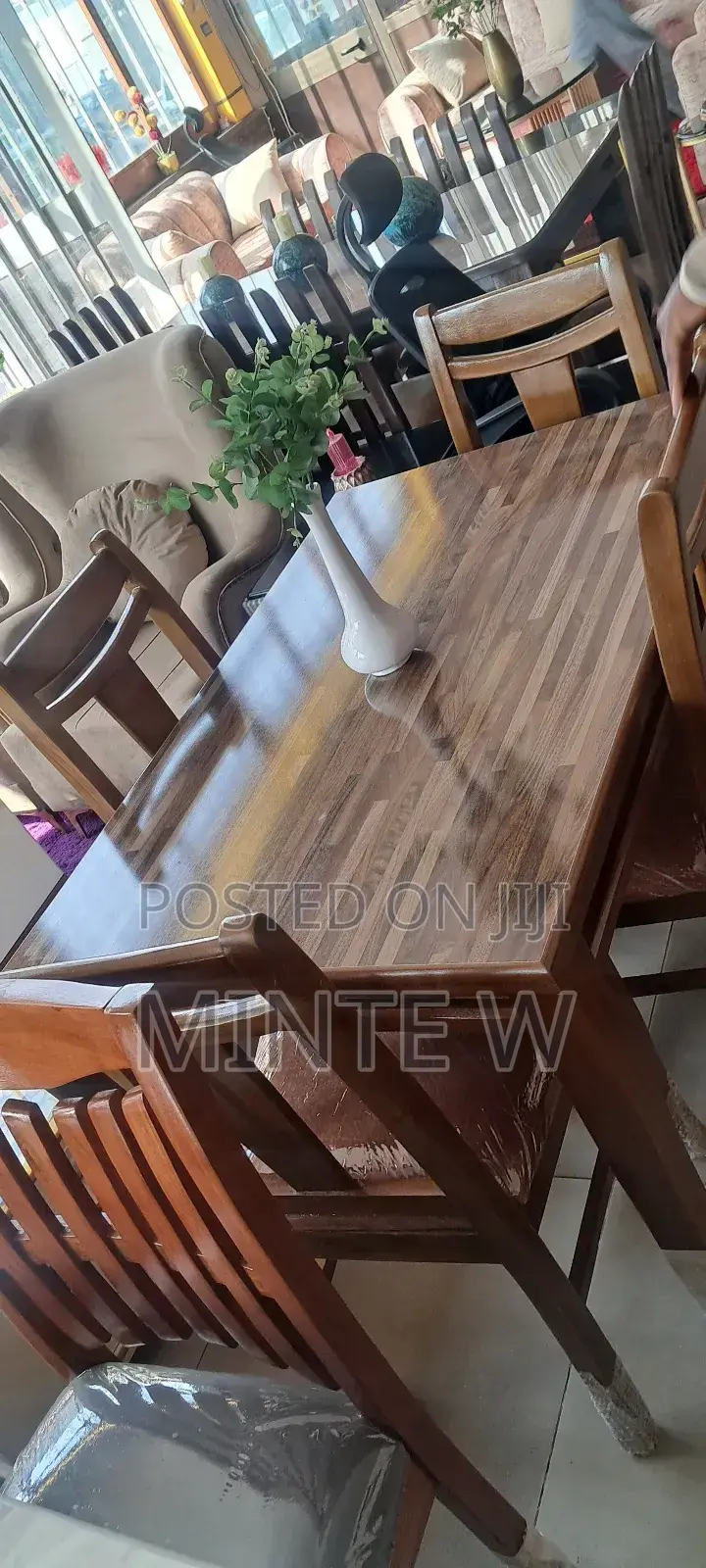 ምርጥ ምርጥ Dining Table