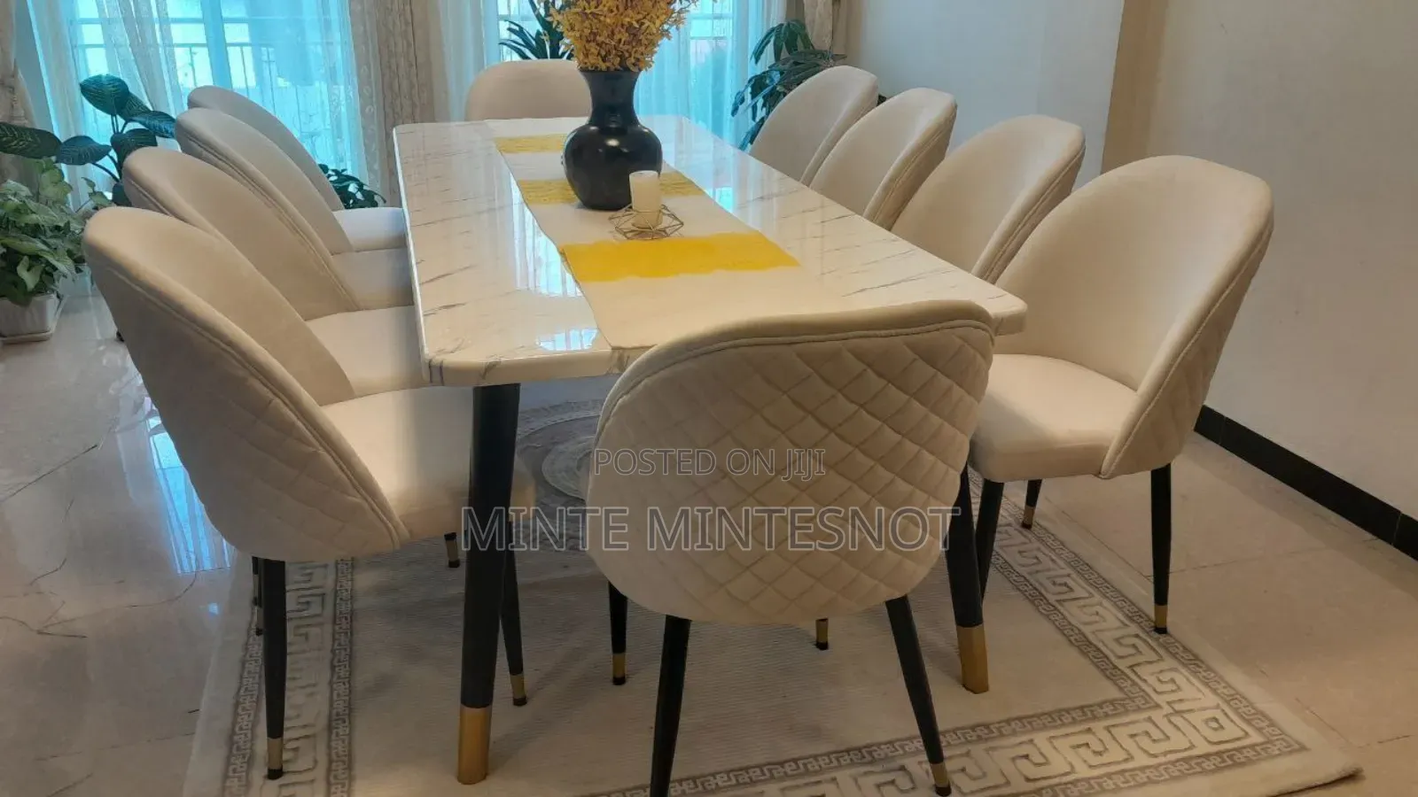 ምርጥ ምርጥ Dining Table