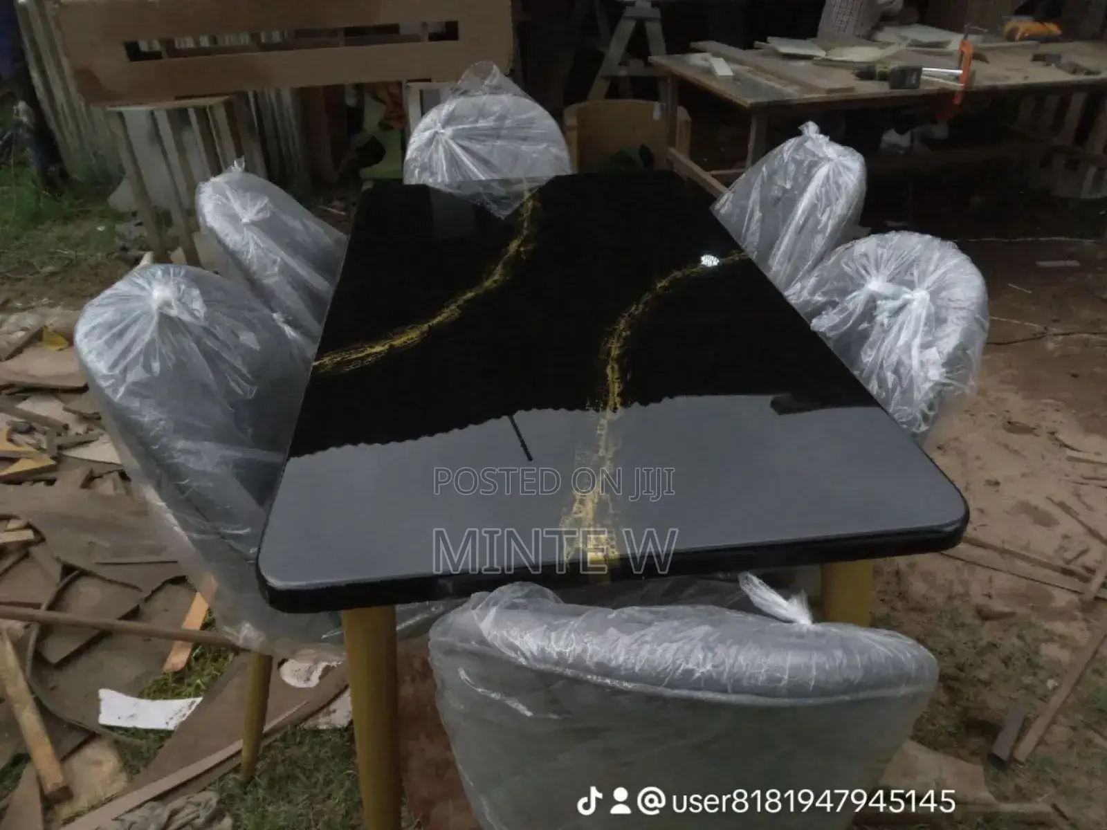 ምርጥ ምርጥ Dining Table