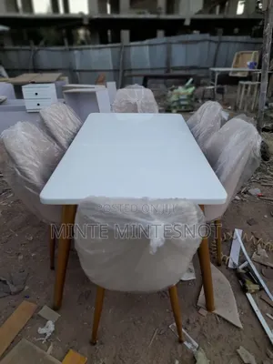 ምርጥ ምርጥ Dining Table