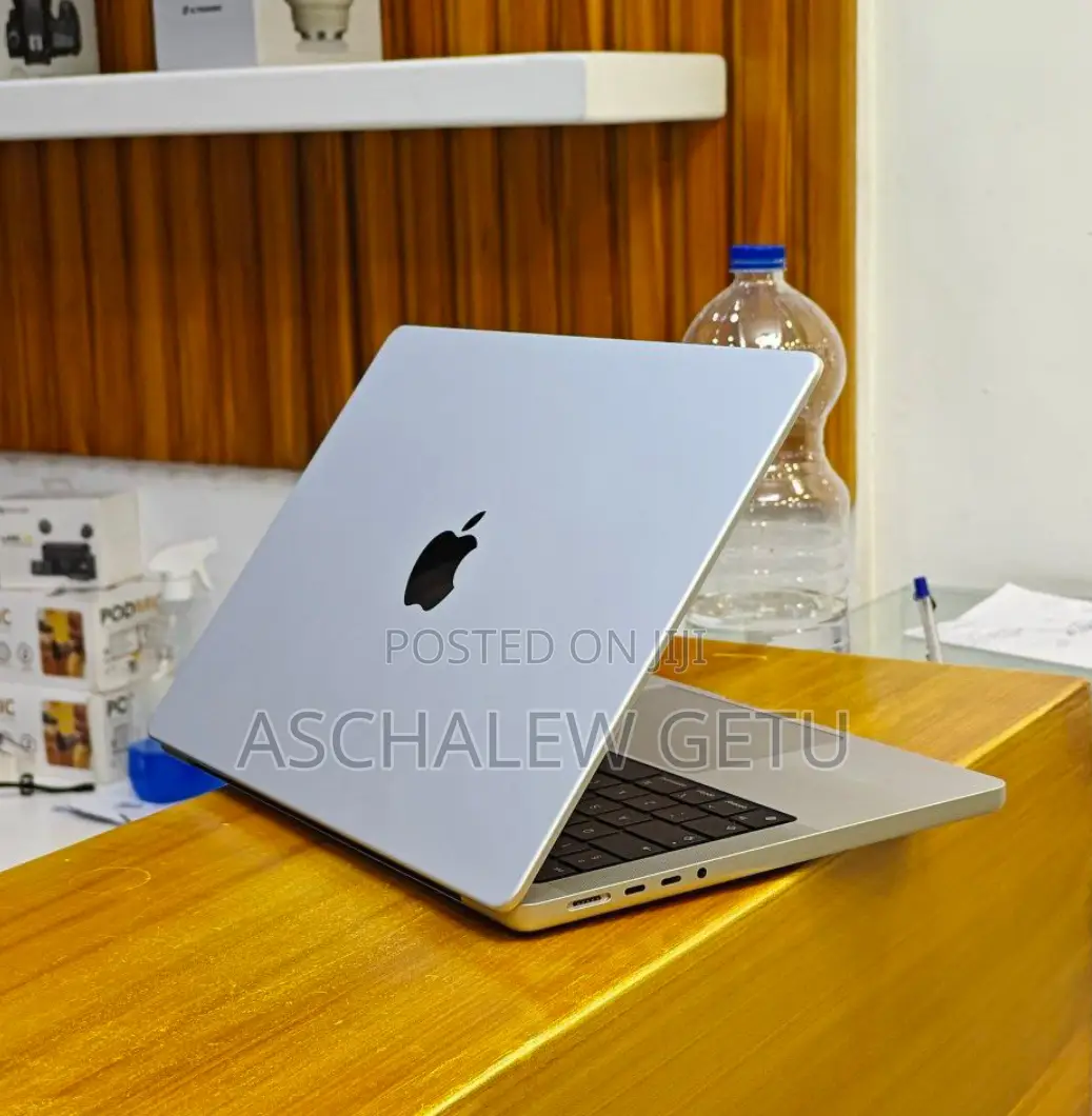 New Laptop Apple MacBook Pro M1 16GB Apple M1 Pro SSD 512GB