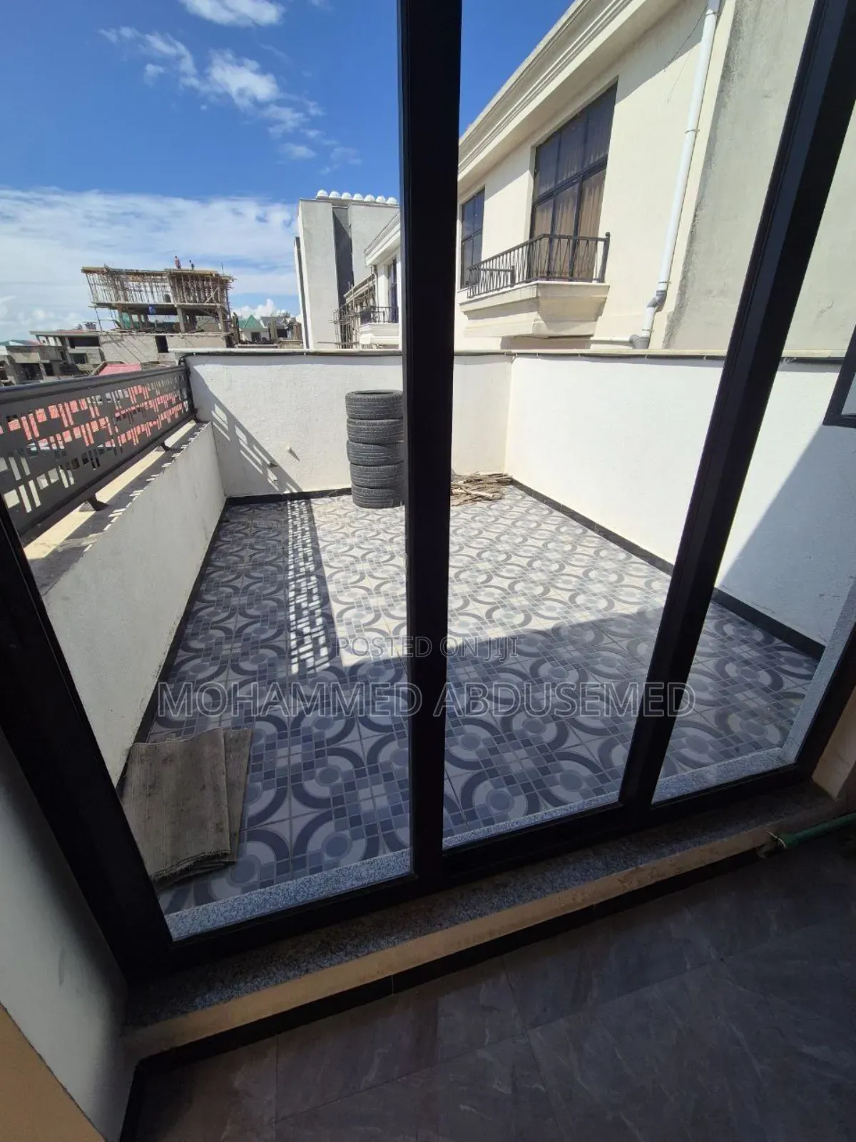 5bdrm House in Nifasilk Lafto for sale