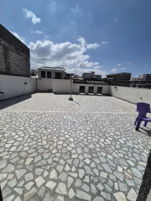 5bdrm House in Nifasilk Lafto for sale