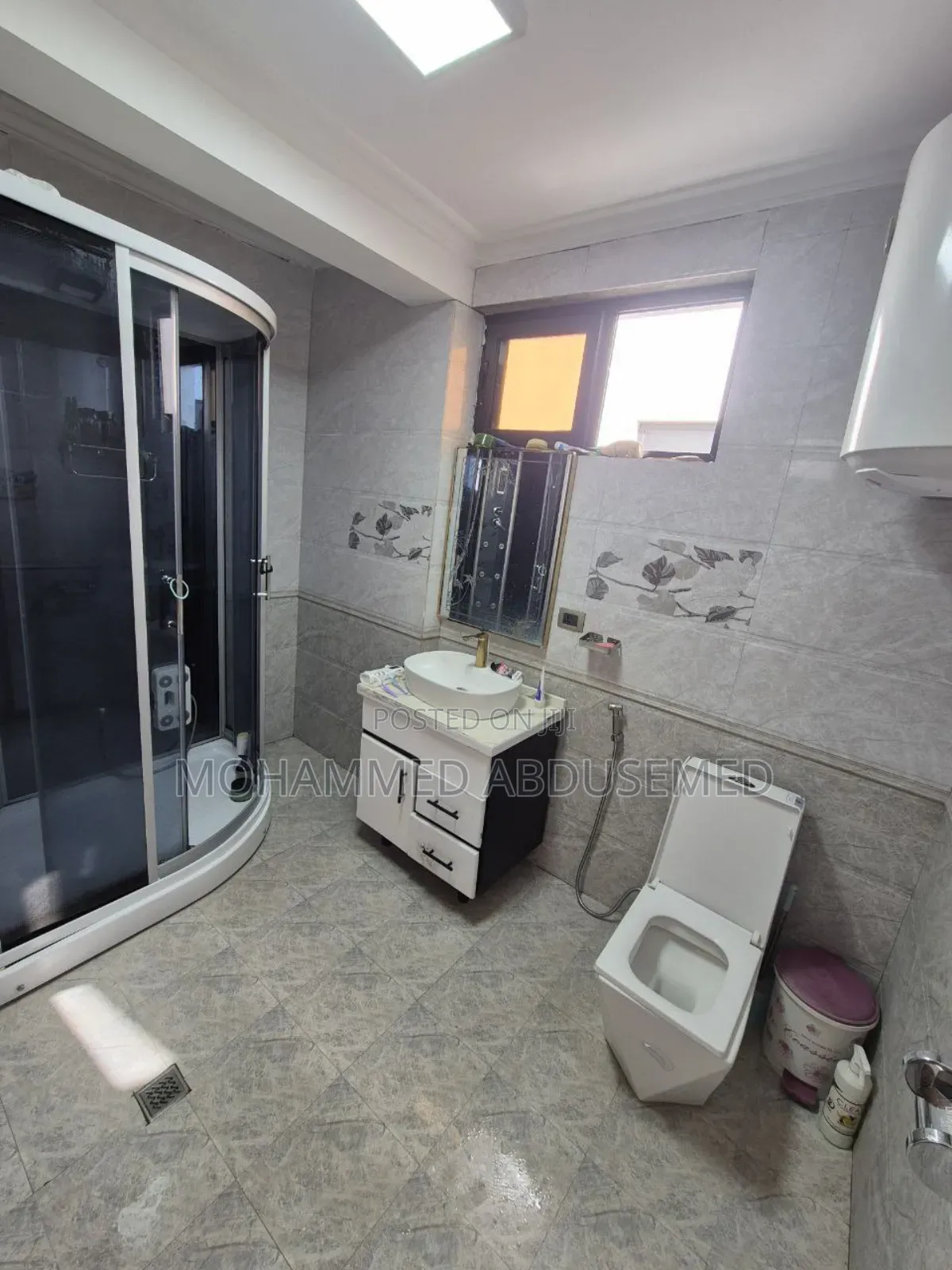 5bdrm House in Nifasilk Lafto for sale