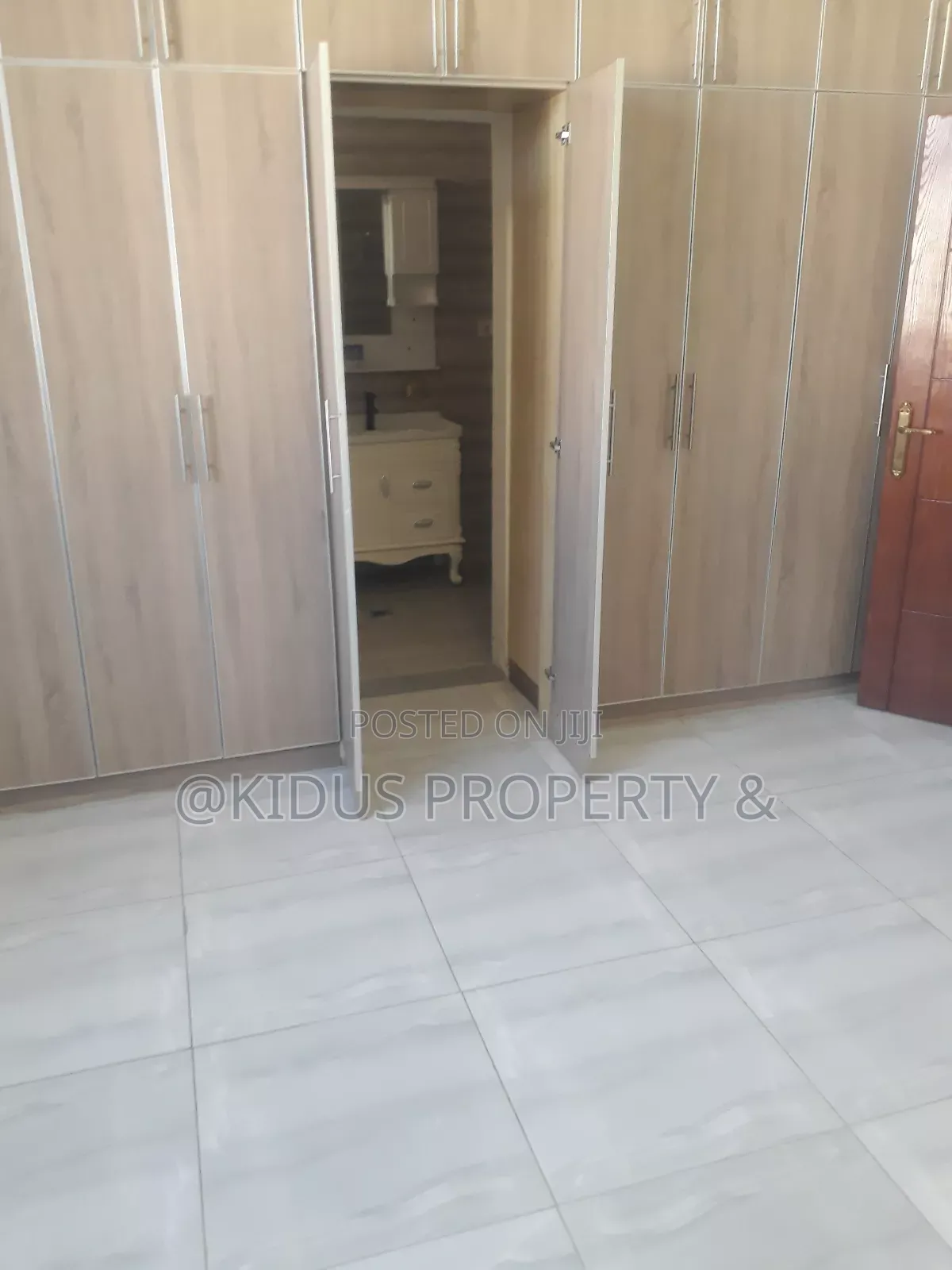 6bdrm Villa in Around Nasswe, Nifas Silk-Lafto for rent