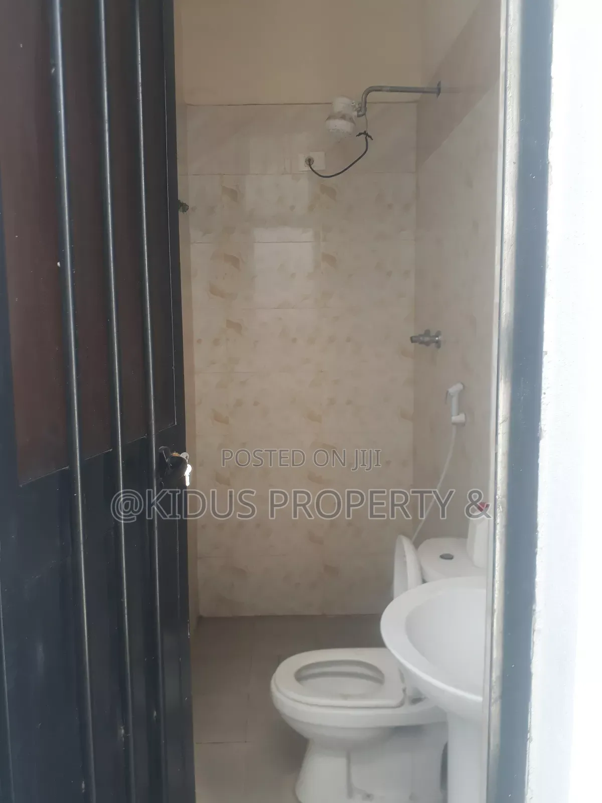 6bdrm Villa in Around Nasswe, Nifas Silk-Lafto for rent