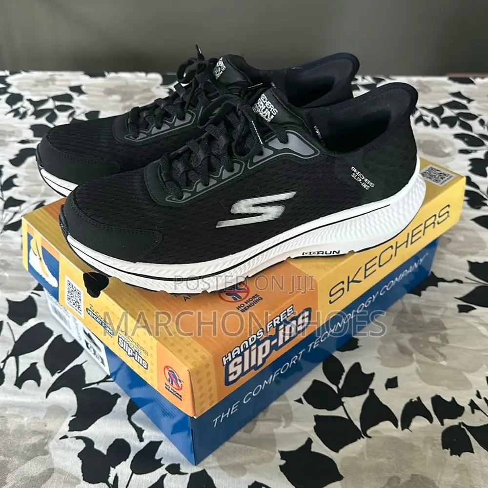 Skechers Gorun Consistent 2.0 Lace-Up Sneakers (Black/White)