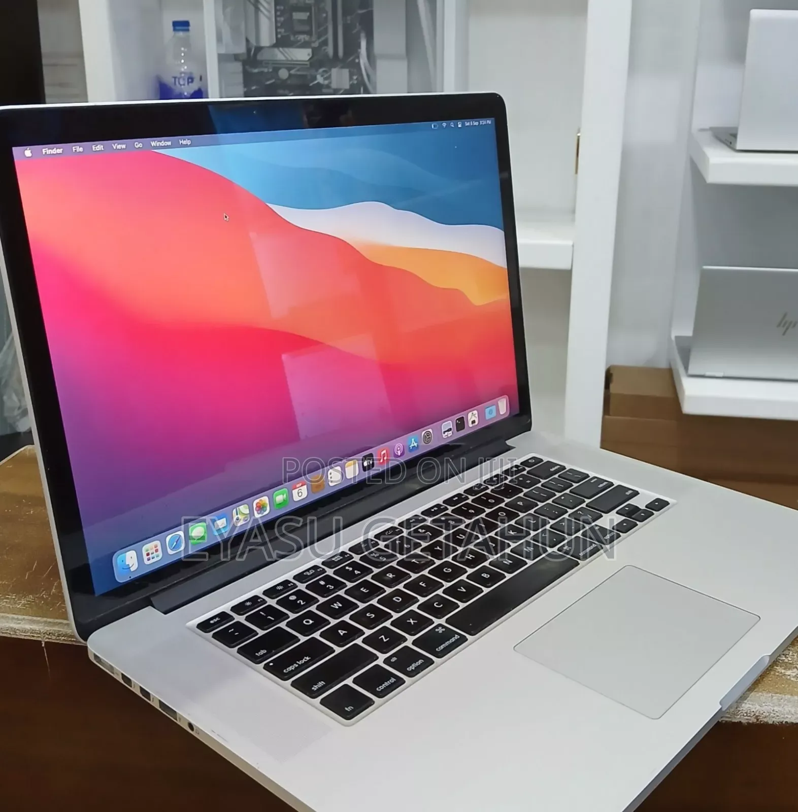 New Laptop Apple MacBook Pro 2015 16GB Intel Core I7 SSD 256GB