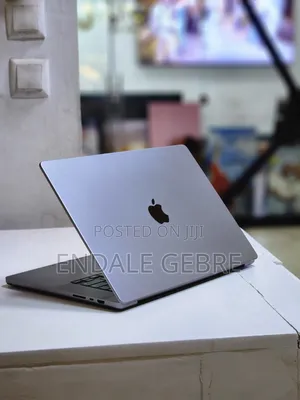 New Laptop Apple MacBook Pro 2021 M1 32GB Apple M1 Pro SSD 512GB