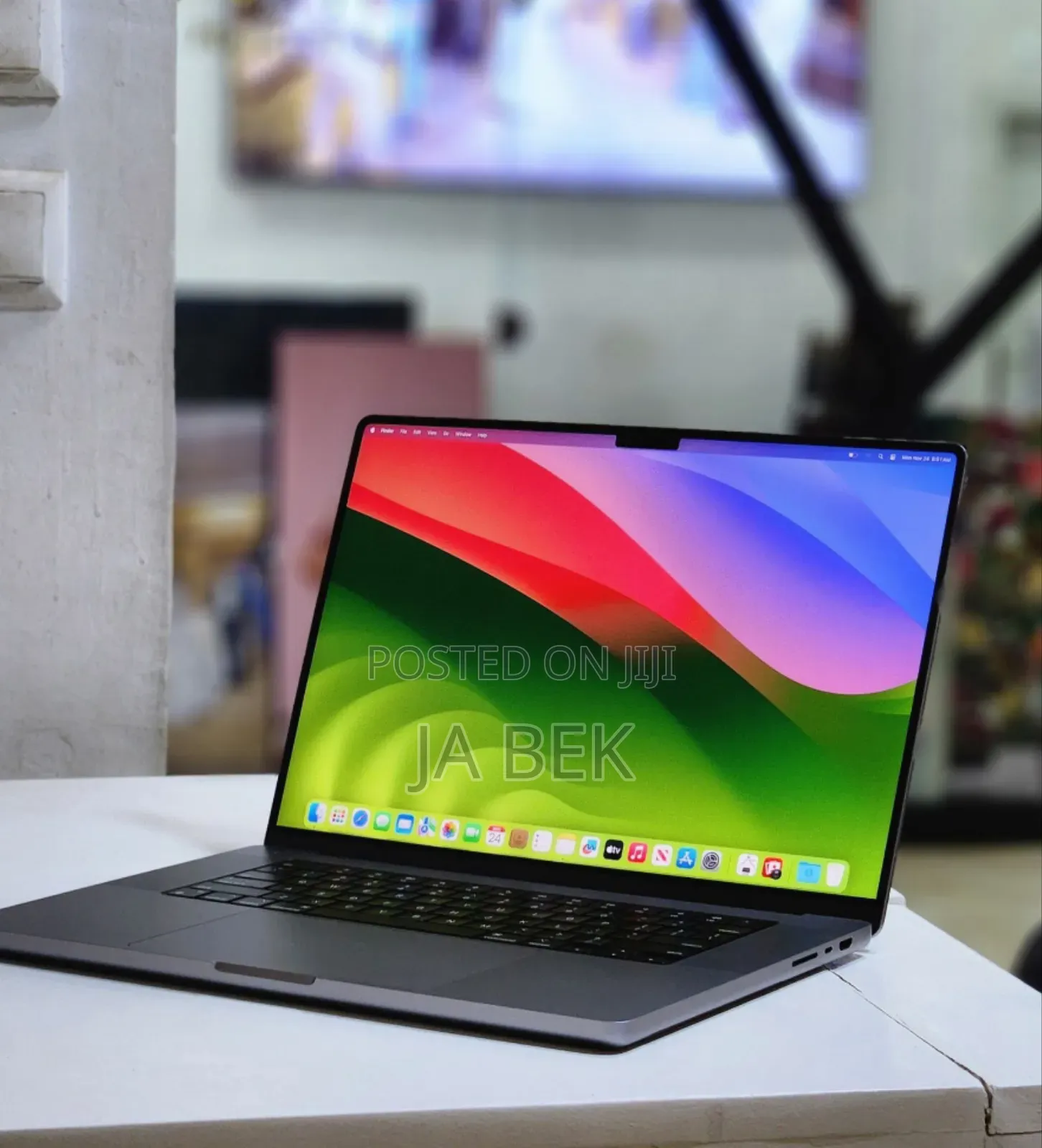 New Laptop Apple MacBook Pro M1 32GB Apple M1 Pro SSD 512GB