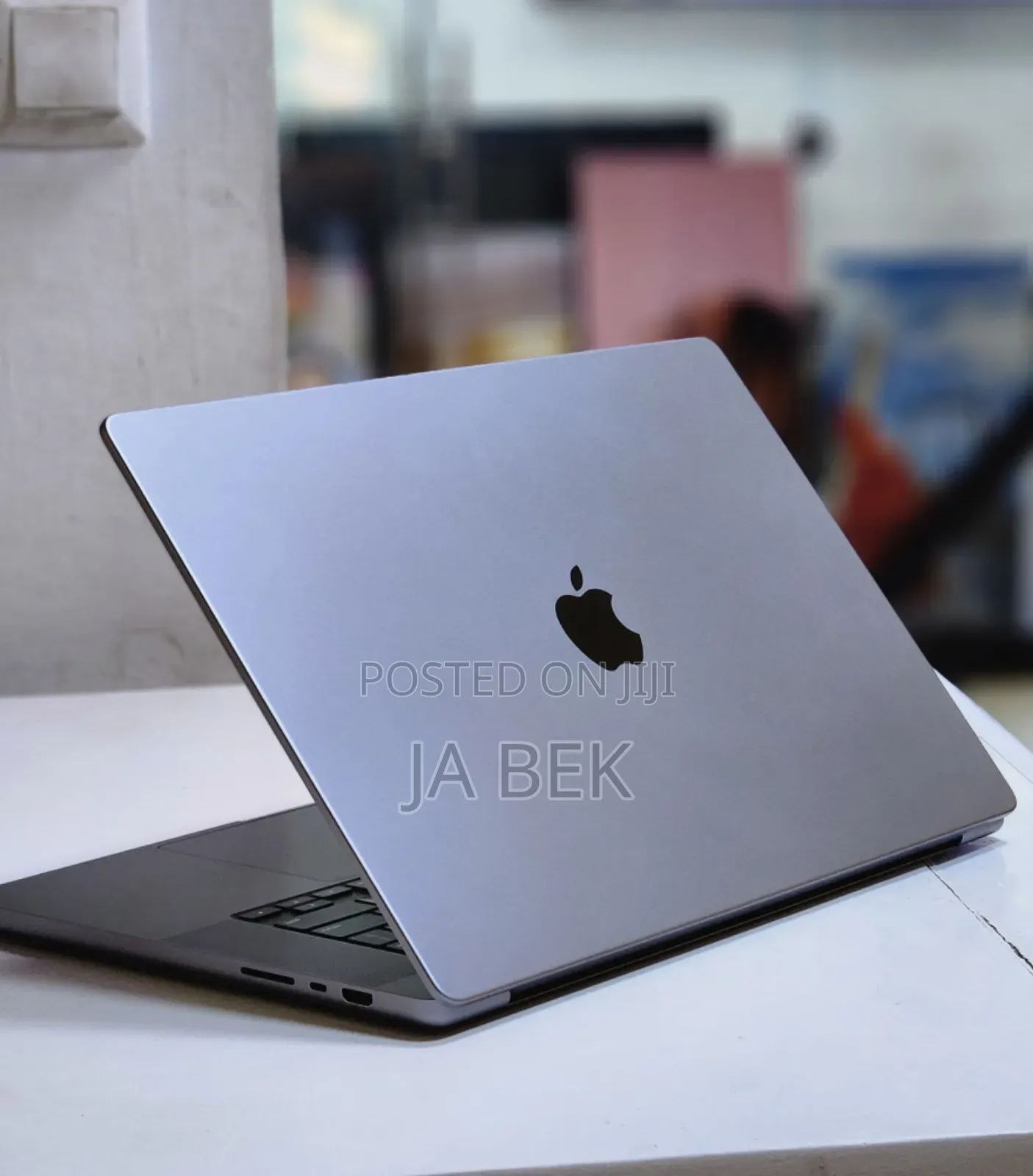 New Laptop Apple MacBook Pro M1 32GB Apple M1 Pro SSD 512GB