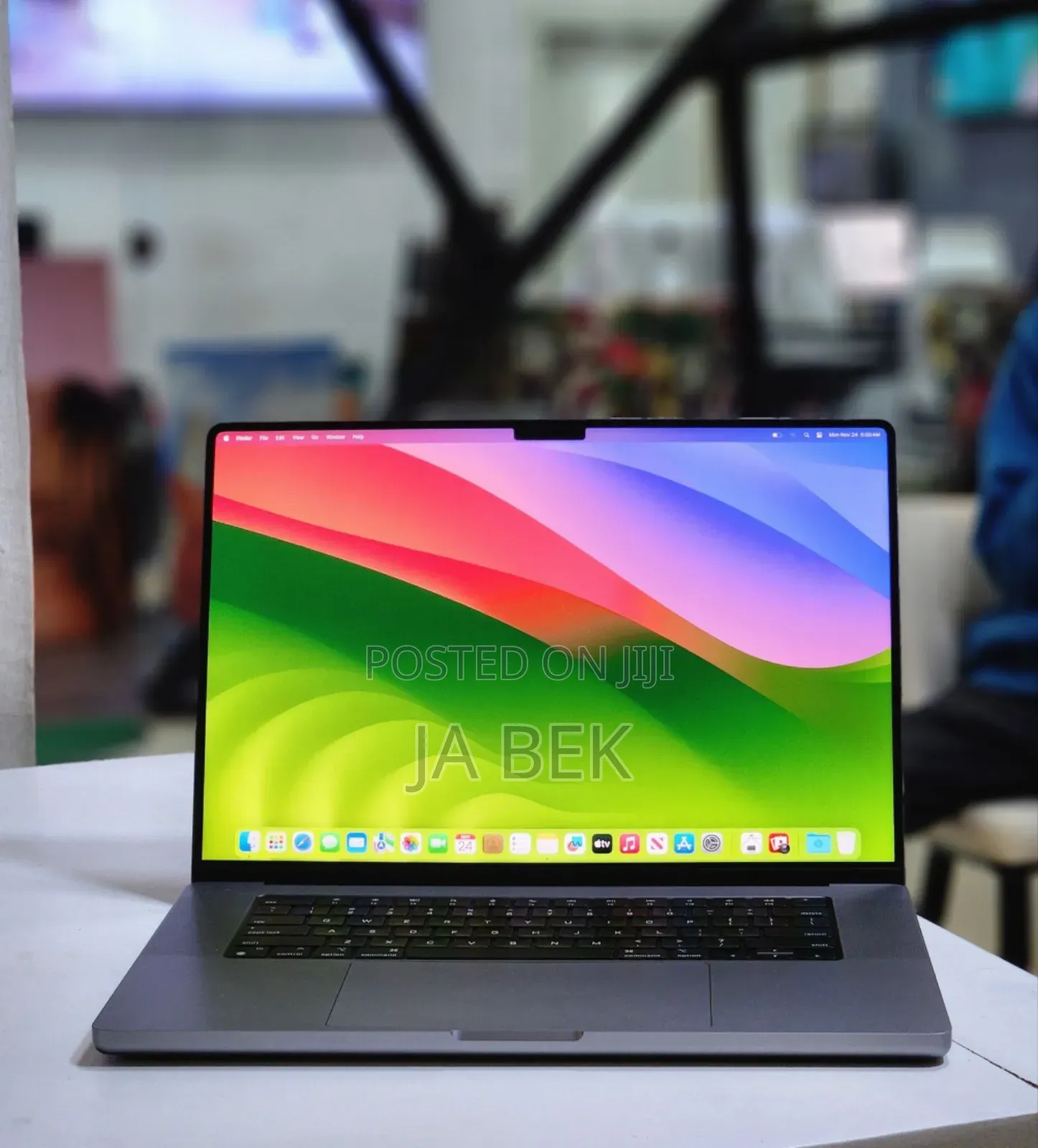 New Laptop Apple MacBook Pro M1 32GB Apple M1 Pro SSD 512GB