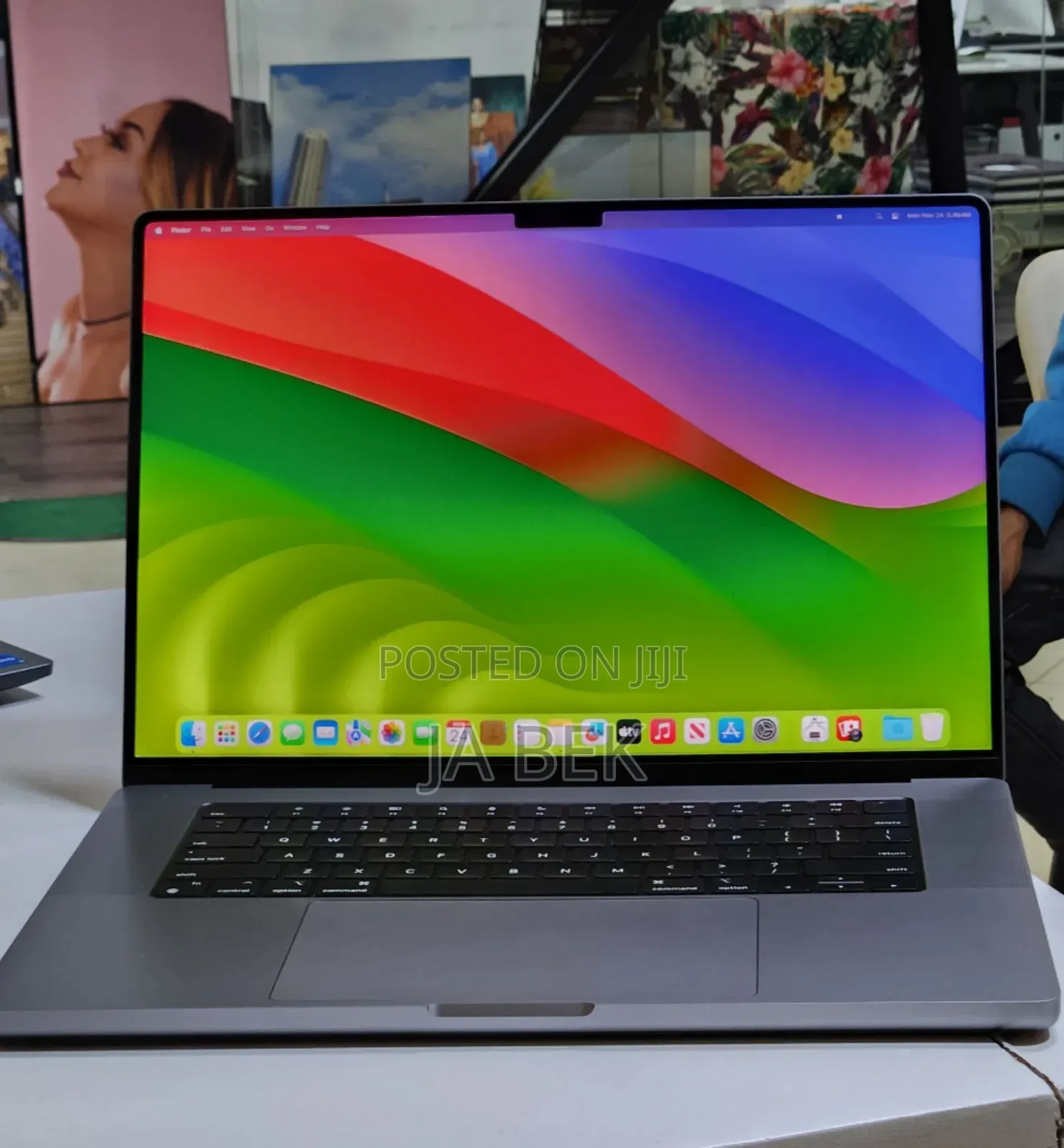 New Laptop Apple MacBook Pro M1 32GB Apple M1 Pro SSD 512GB
