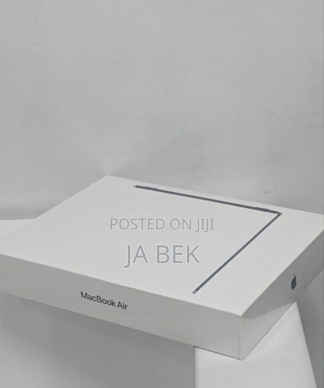 New Laptop Apple MacBook Air 2023 M2 8GB Apple M2 SSD 512GB