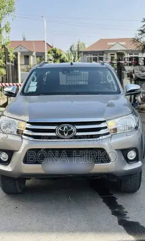 Photo - Toyota Hilux 2.4 Diesel 2020 Silver