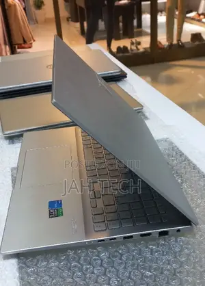 New Laptop Asus VivoBook 15 X505BA 16GB Intel Core I5 SSD 512GB