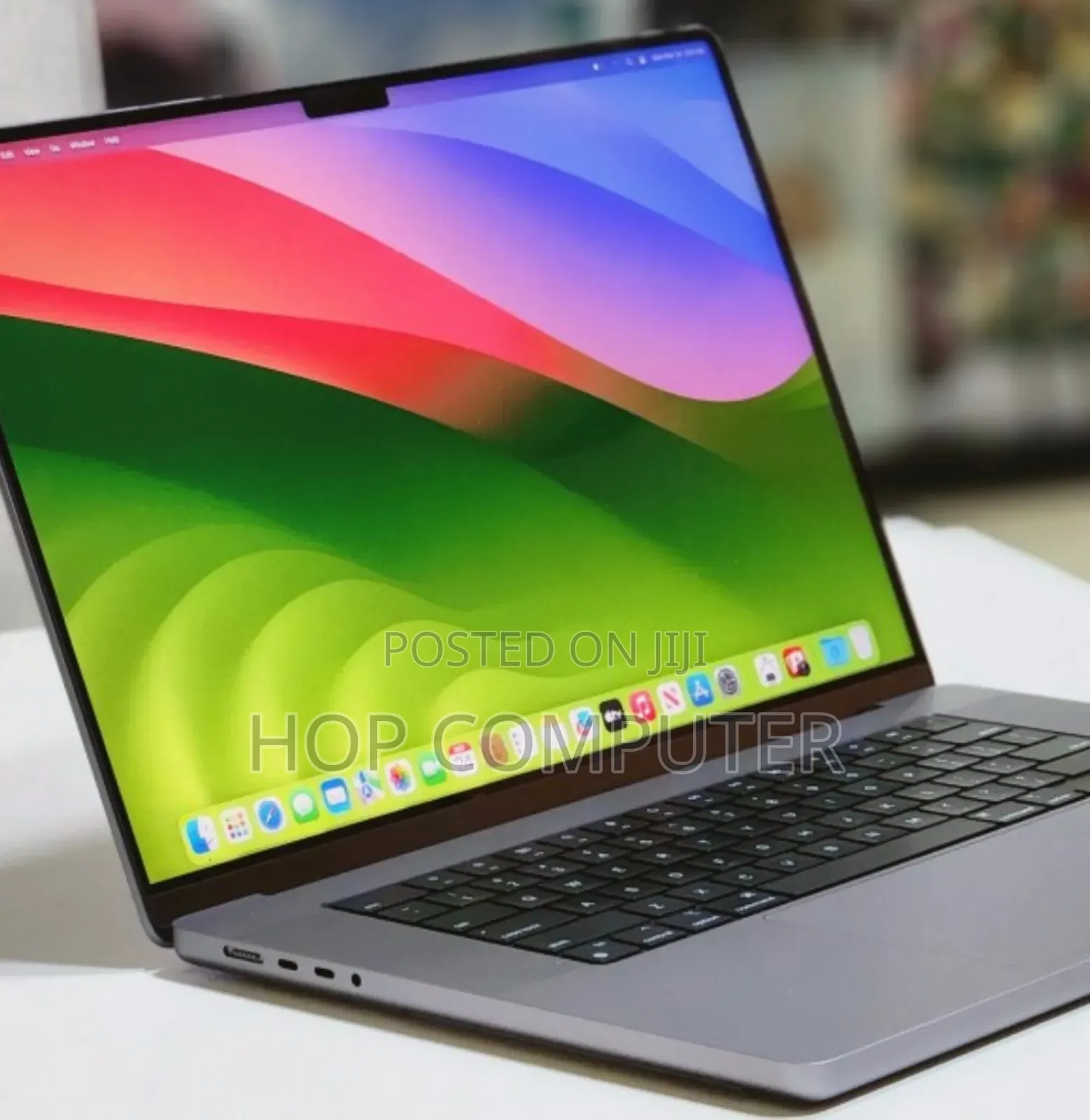 New Apple MacBook Pro 2023 M2 Max 14-Inch 32GB Apple M1 Max SSD 512GB