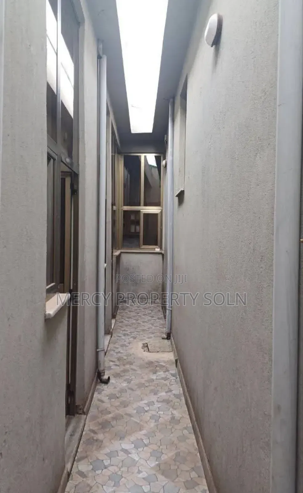 Furnished 6bdrm Villa in Bole for sale