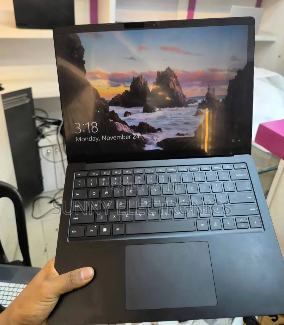 New Laptop Microsoft Surface Book 3 16GB Intel Core I7 SSD 256GB