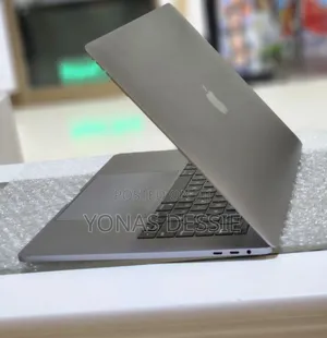 Photo - Laptop Apple MacBook Pro 2017 16GB Intel Core I7 SSD 512GB