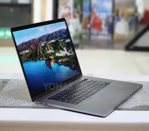 Laptop Apple MacBook Pro 2017 16GB Intel Core I7 SSD 512GB