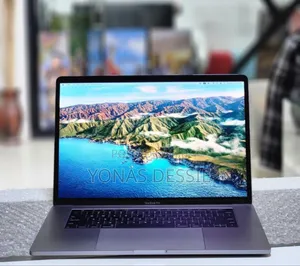 Laptop Apple MacBook Pro 2017 16GB Intel Core I7 SSD 512GB