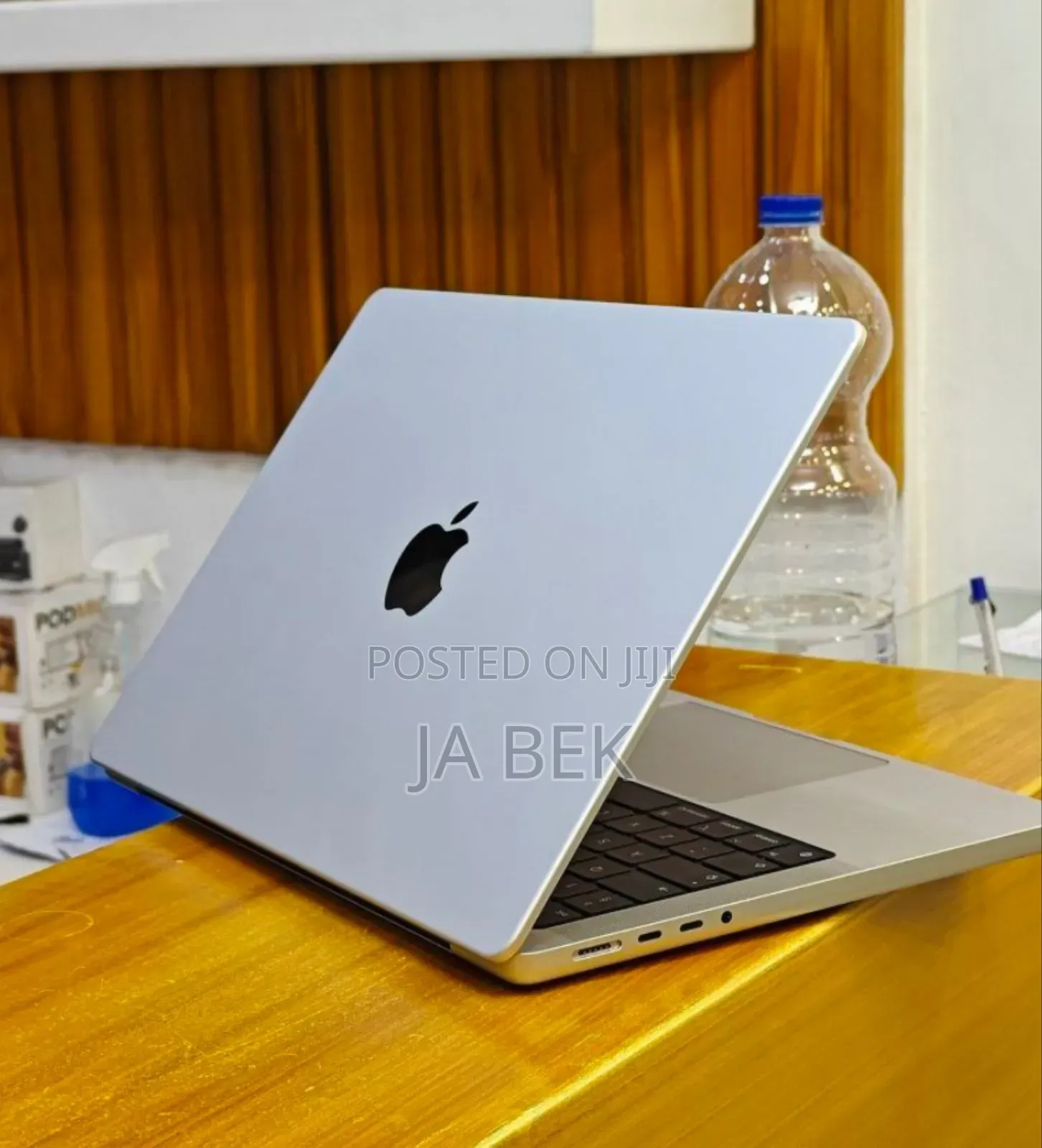 New Laptop Apple MacBook Pro M1 16GB Apple M1 Pro SSD 512GB