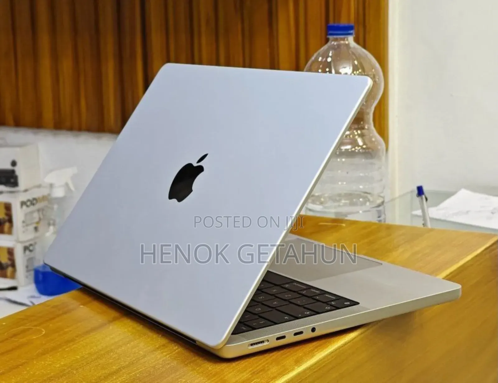 New Laptop Apple MacBook Pro 2022 M2 8GB Apple M2 SSD 256GB