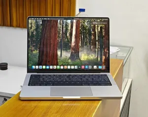 New Laptop Apple MacBook Pro 2022 M2 8GB Apple M2 SSD 256GB