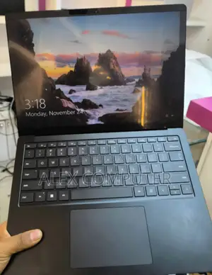 New Laptop Microsoft 16GB Intel Core I7 SSD 256GB