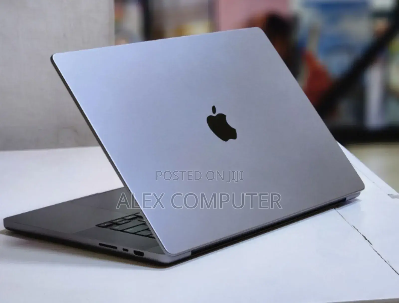 New Laptop Apple MacBook 32GB Apple M1 Max SSD 512GB