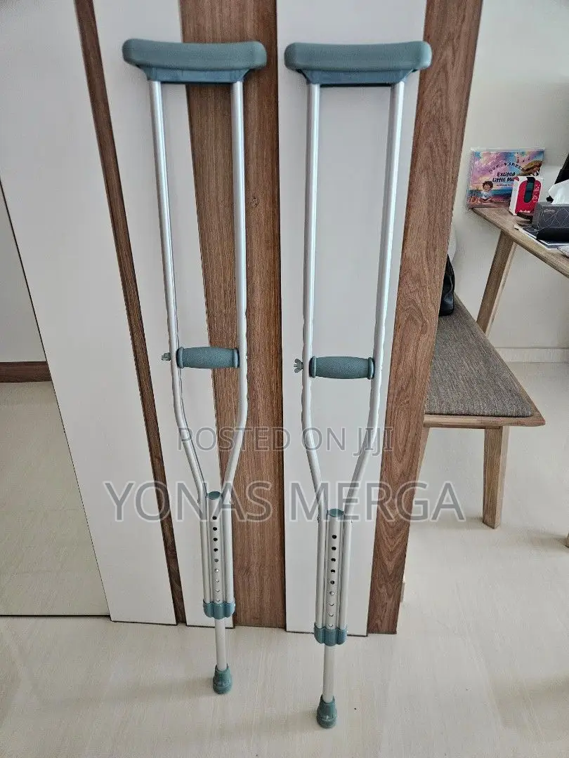 Injury Crutches敉官axillary Crutches, Which Feature Pads疆侖crutches
