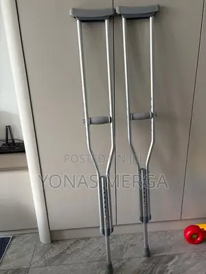 Photo - Aluminum Crutches犀臨individuals With Walking Difficult Due to Injuries