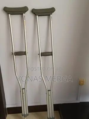 Photo - Maximum Durability Bilateral Crutches隸煢provides More Load Crutches