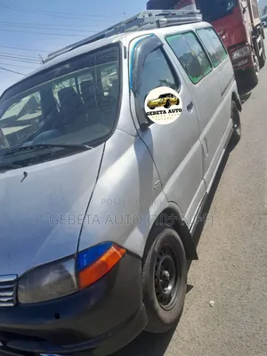 Photo - Toyota HiAce 2006