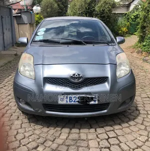 Photo - Toyota Yaris 2008 Gray