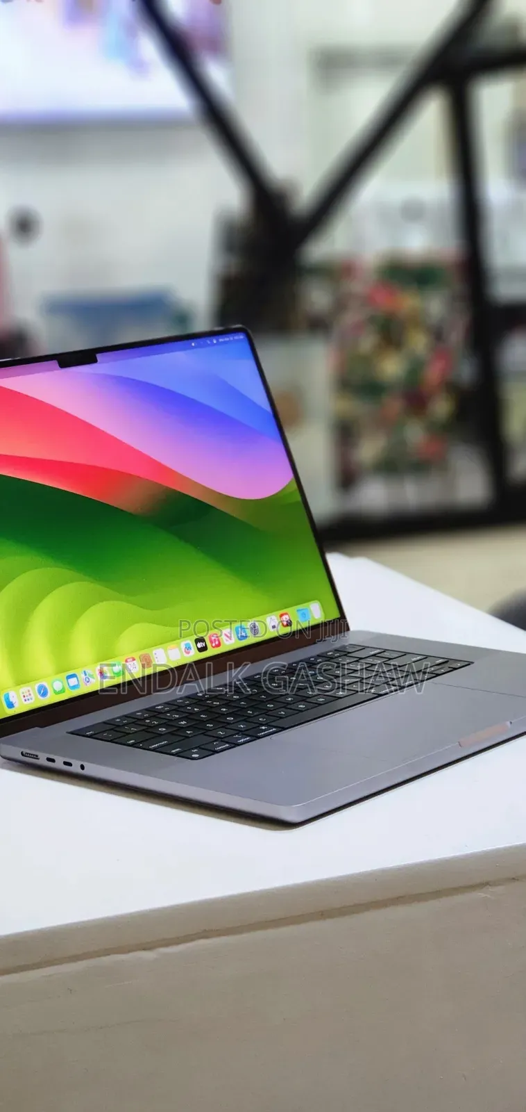 New Laptop Apple MacBook Pro 32GB Apple M1 Max SSD 512GB