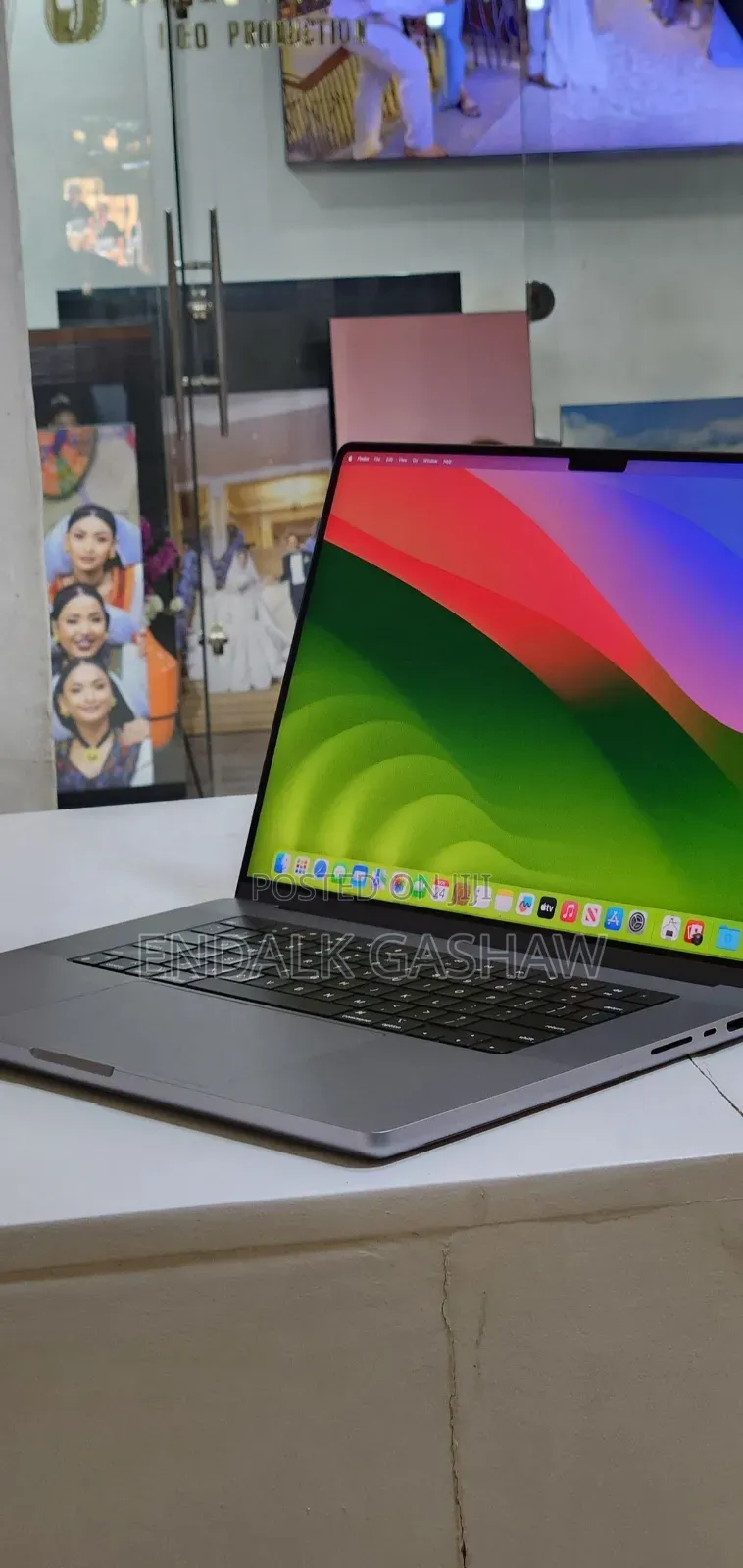 New Laptop Apple MacBook Pro 32GB Apple M1 Max SSD 512GB